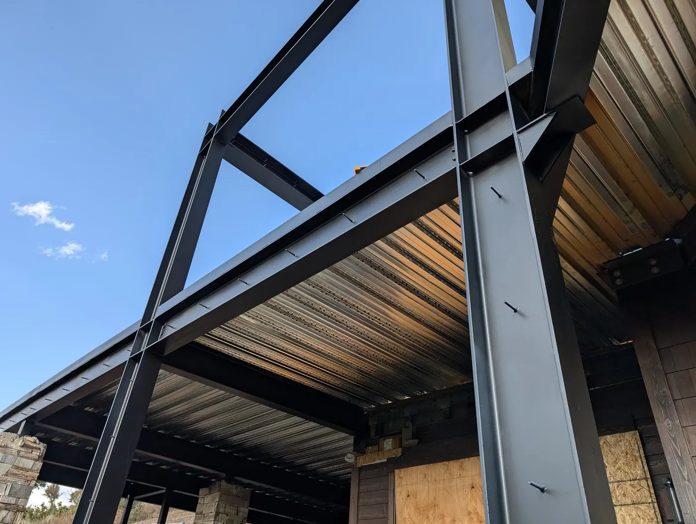 Structural steel frame and composite deck — Wide-flange columns and beams with gusseted connections carrying a composite metal deck